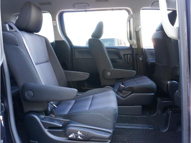 ノア Ｓｉ　地デジ　ＤＶＤ視聴可　ＬＥＤヘットライト　ＥＴＣ付き　ドライブレコーダー　横滑り防止機能　ナビＴＶ　三列シート　ＡＷ　ＡＡＣ　パワーウインドウ　メモリーナビ　ＡＢＳ　ミュージックプレイヤー接続可（32枚目）