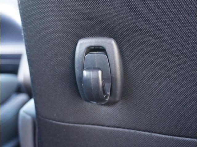 ノア Ｓｉ　地デジ　ＤＶＤ視聴可　ＬＥＤヘットライト　ＥＴＣ付き　ドライブレコーダー　横滑り防止機能　ナビＴＶ　三列シート　ＡＷ　ＡＡＣ　パワーウインドウ　メモリーナビ　ＡＢＳ　ミュージックプレイヤー接続可（35枚目）