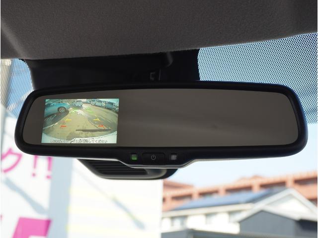 ���[���~���[�ɂ��o�b�N���j�^�[�̉f�����\������܂��i�O�O�j