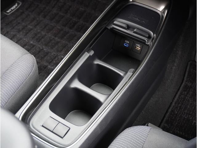 アクア Ｚ　車線逸脱警告　衝突回避システム　スマキ　ＡＨＢ　フロントカメラ　サイドカメラ　ＬＥＤ　１００Ｖ充電　助手席エアバック　横滑り防止装置　パワーウィンドウ　ＡＣ　盗難防止システム　ＥＴＣ　アルミホイール（54枚目）