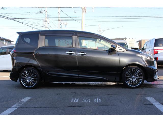 シエンタ Ｇ　クエロ　バックモニタ　ブレーキサポート　運転席エアバッグ　車線逸脱防止　前後センサー　エアロ　両側ＰＳＤ　地デジ　ＡＵＸ　オートマチックハイビーム　ＬＥＤランプ　キーフリー　メモリ－ナビ　ＴＶナビ　ＡＢＳ（5枚目）