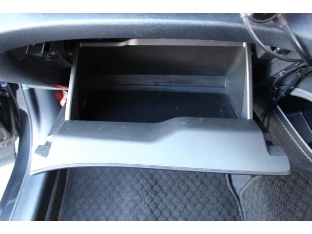 シエンタ Ｇ　クエロ　バックモニタ　ブレーキサポート　運転席エアバッグ　車線逸脱防止　前後センサー　エアロ　両側ＰＳＤ　地デジ　ＡＵＸ　オートマチックハイビーム　ＬＥＤランプ　キーフリー　メモリ－ナビ　ＴＶナビ　ＡＢＳ（36枚目）