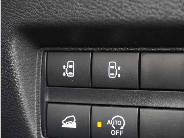 �y�d���X���C�h�h�A�z�{�^�������������ŃX���C�h�h�A�̊J���\�B�������L�[����̑�����\�B���q�l������Ă��鎞�E���肢���ς��̉ו��������Ă鎞�Ȃǔ��ɖ𗧂��܂��B