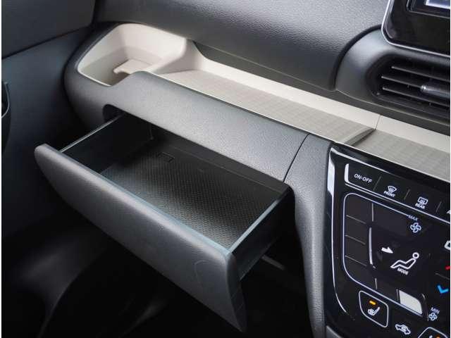 �A�b�p�[�O���[�u�{�b�N�X�ɂ̓e�B�b�V���a�n�w���s�b�^�����܂�܂��B