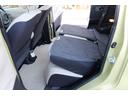 後席シートは左右独立で倒すことができます。