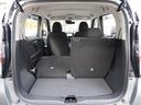 【多彩なシートアレンジ　片席倒し】リアシートを片側倒すと長物も運べます。嬉しいですね！