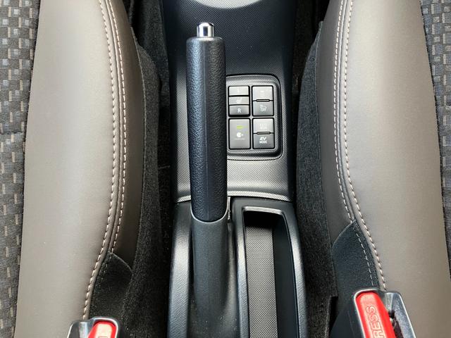 アクア クロスオーバー グラム 純正ナビ バックカメラ ETC ドラレコ フルセグTV スマートキー 衝突軽減ブレーキシステム スペアタイヤ クリアナンスソナー 横滑り防止 アイドリングストップ オートエアコン(25枚目)