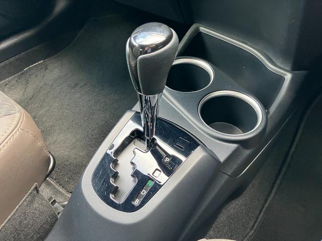 アクア クロスオーバー グラム 純正ナビ バックカメラ ETC ドラレコ フルセグTV スマートキー 衝突軽減ブレーキシステム スペアタイヤ クリアナンスソナー 横滑り防止 アイドリングストップ オートエアコン(33枚目)