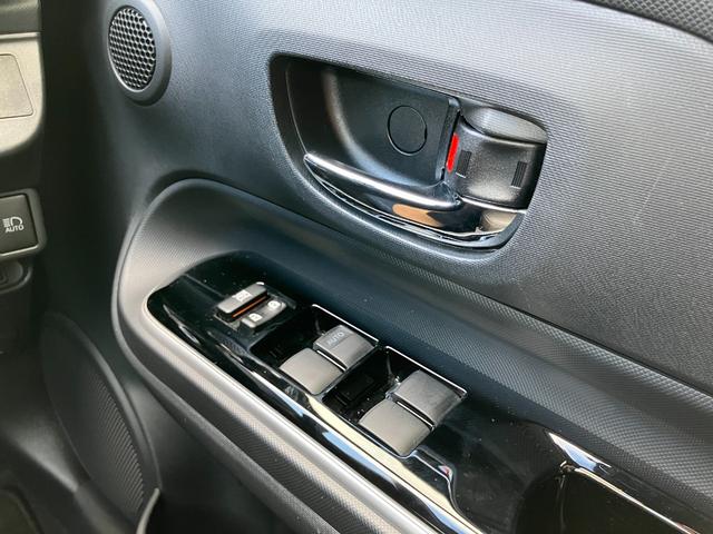 アクア クロスオーバー グラム 純正ナビ バックカメラ ETC ドラレコ フルセグTV スマートキー 衝突軽減ブレーキシステム スペアタイヤ クリアナンスソナー 横滑り防止 アイドリングストップ オートエアコン(38枚目)