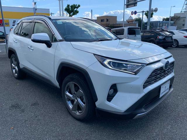 ＲＡＶ４ ハイブリッドＧ　禁煙車　フルセグナビ　Ｂｌｕｅｔｏｏｔｈ　全方位カメラ　衝突被害軽減ブレーキ　障害物センサー　アクセル踏み間違い防止装置　シートヒーター　シートエアコン　電動シート（3枚目）
