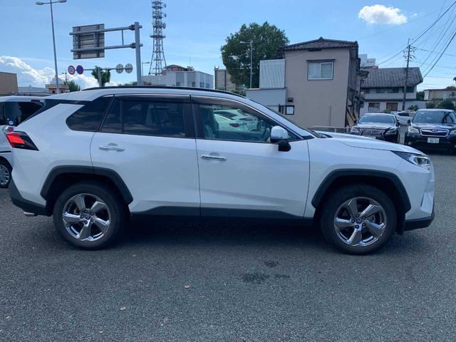ＲＡＶ４ ハイブリッドＧ　禁煙車　フルセグナビ　Ｂｌｕｅｔｏｏｔｈ　全方位カメラ　衝突被害軽減ブレーキ　障害物センサー　アクセル踏み間違い防止装置　シートヒーター　シートエアコン　電動シート（4枚目）
