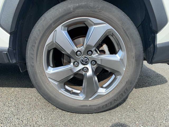 ＲＡＶ４ ハイブリッドＧ　禁煙車　フルセグナビ　Ｂｌｕｅｔｏｏｔｈ　全方位カメラ　衝突被害軽減ブレーキ　障害物センサー　アクセル踏み間違い防止装置　シートヒーター　シートエアコン　電動シート（11枚目）