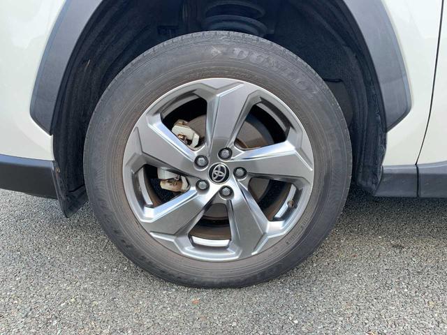 ＲＡＶ４ ハイブリッドＧ　禁煙車　フルセグナビ　Ｂｌｕｅｔｏｏｔｈ　全方位カメラ　衝突被害軽減ブレーキ　障害物センサー　アクセル踏み間違い防止装置　シートヒーター　シートエアコン　電動シート（12枚目）