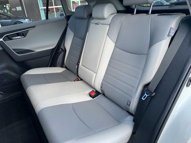 ＲＡＶ４ ハイブリッドＧ　禁煙車　フルセグナビ　Ｂｌｕｅｔｏｏｔｈ　全方位カメラ　衝突被害軽減ブレーキ　障害物センサー　アクセル踏み間違い防止装置　シートヒーター　シートエアコン　電動シート（24枚目）