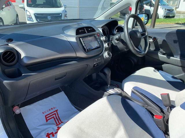フィット Ｇ　ＡＢＳ　ワンセグナビ　ＣＤ　ＤＶＤ　ＥＴＣ　キーレス　運転席・助手席エアバッグ（19枚目）