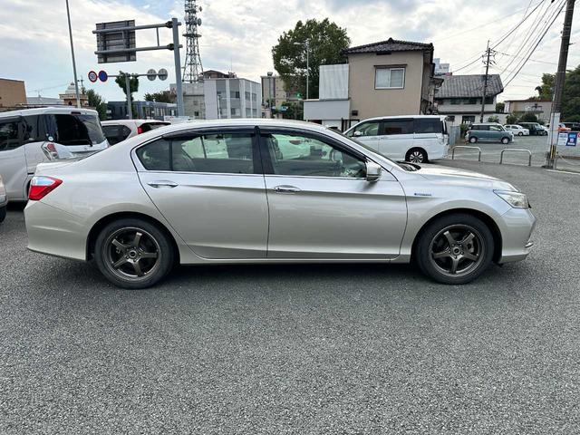 アコードハイブリッド EX 純正ナビ CD/DVD バックカメラ 禁煙車 アダプティブクルーズコントロール 衝突被害軽減ブレーキ 横滑り防止装置 レーンキープアシスト 電動シート ドラレコ ETC(4枚目)