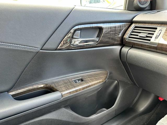 アコードハイブリッド EX 純正ナビ CD/DVD バックカメラ 禁煙車 アダプティブクルーズコントロール 衝突被害軽減ブレーキ 横滑り防止装置 レーンキープアシスト 電動シート ドラレコ ETC(27枚目)