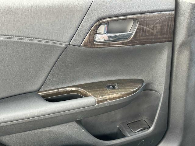アコードハイブリッド EX 純正ナビ CD/DVD バックカメラ 禁煙車 アダプティブクルーズコントロール 衝突被害軽減ブレーキ 横滑り防止装置 レーンキープアシスト 電動シート ドラレコ ETC(32枚目)