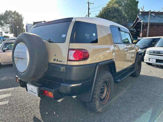 FJクルーザー ベースグレード 禁煙車 純正フルセグナビ バックカメラ CD/DVD サイドエアバッグ カーテンエアバッグ 障害物センサー(5枚目)