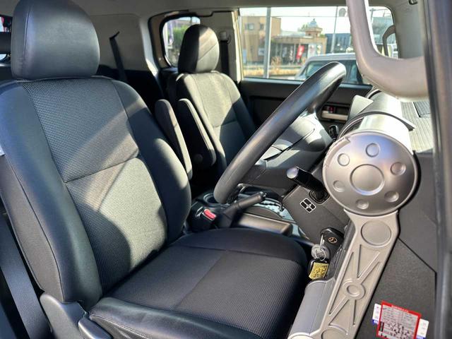 FJクルーザー ベースグレード 禁煙車 純正フルセグナビ バックカメラ CD/DVD サイドエアバッグ カーテンエアバッグ 障害物センサー(17枚目)