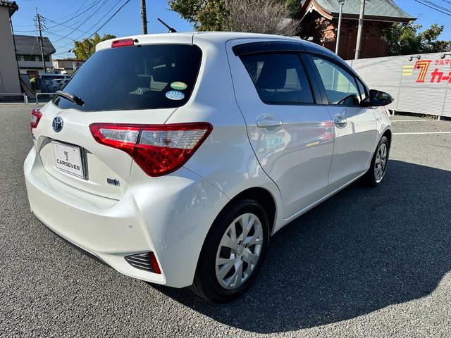 ヴィッツ ハイブリッドＵ　禁煙車　フルセグＴＶ　Ｂｌｕｅｔｏｏｔｈ　ＣＤ／ＤＶＤ　バックカメラ　ＥＴＣ　ドライブレコーダー前後　クルーズコントロール　運転席・助手席エアバッグ　衝突被害軽減ブレーキ　レーンキープアシスト（5枚目）