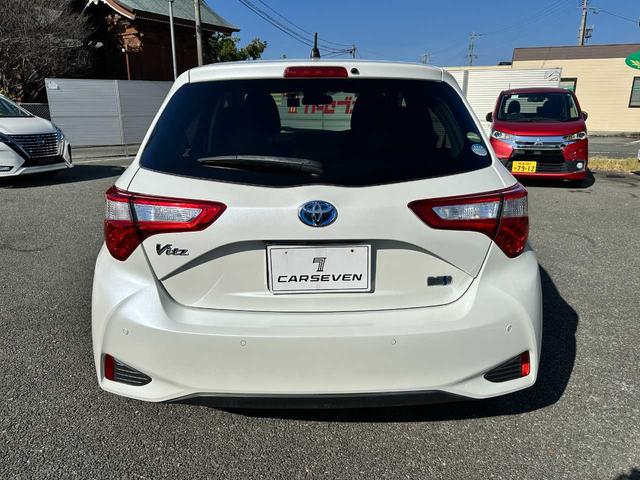 ヴィッツ ハイブリッドＵ　禁煙車　フルセグＴＶ　Ｂｌｕｅｔｏｏｔｈ　ＣＤ／ＤＶＤ　バックカメラ　ＥＴＣ　ドライブレコーダー前後　クルーズコントロール　運転席・助手席エアバッグ　衝突被害軽減ブレーキ　レーンキープアシスト（6枚目）