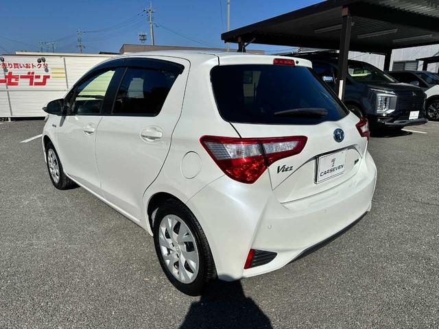 ヴィッツ ハイブリッドＵ　禁煙車　フルセグＴＶ　Ｂｌｕｅｔｏｏｔｈ　ＣＤ／ＤＶＤ　バックカメラ　ＥＴＣ　ドライブレコーダー前後　クルーズコントロール　運転席・助手席エアバッグ　衝突被害軽減ブレーキ　レーンキープアシスト（7枚目）