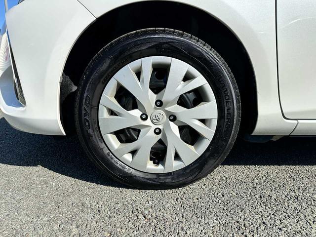 ヴィッツ ハイブリッドＵ　禁煙車　フルセグＴＶ　Ｂｌｕｅｔｏｏｔｈ　ＣＤ／ＤＶＤ　バックカメラ　ＥＴＣ　ドライブレコーダー前後　クルーズコントロール　運転席・助手席エアバッグ　衝突被害軽減ブレーキ　レーンキープアシスト（12枚目）