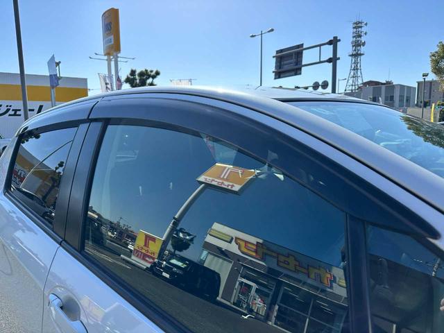 ヴィッツ ハイブリッドＵ　禁煙車　フルセグＴＶ　Ｂｌｕｅｔｏｏｔｈ　ＣＤ／ＤＶＤ　バックカメラ　ＥＴＣ　ドライブレコーダー前後　クルーズコントロール　運転席・助手席エアバッグ　衝突被害軽減ブレーキ　レーンキープアシスト（15枚目）