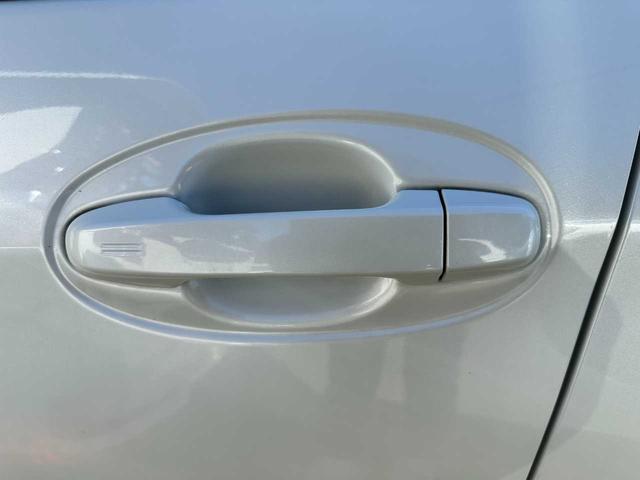 ヴィッツ ハイブリッドＵ　禁煙車　フルセグＴＶ　Ｂｌｕｅｔｏｏｔｈ　ＣＤ／ＤＶＤ　バックカメラ　ＥＴＣ　ドライブレコーダー前後　クルーズコントロール　運転席・助手席エアバッグ　衝突被害軽減ブレーキ　レーンキープアシスト（18枚目）