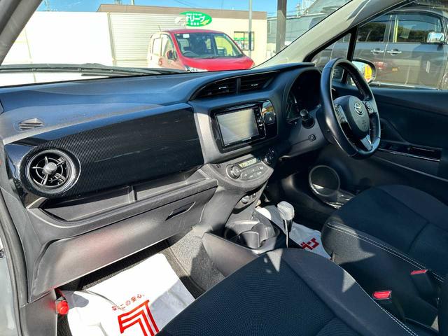 ヴィッツ ハイブリッドＵ　禁煙車　フルセグＴＶ　Ｂｌｕｅｔｏｏｔｈ　ＣＤ／ＤＶＤ　バックカメラ　ＥＴＣ　ドライブレコーダー前後　クルーズコントロール　運転席・助手席エアバッグ　衝突被害軽減ブレーキ　レーンキープアシスト（22枚目）