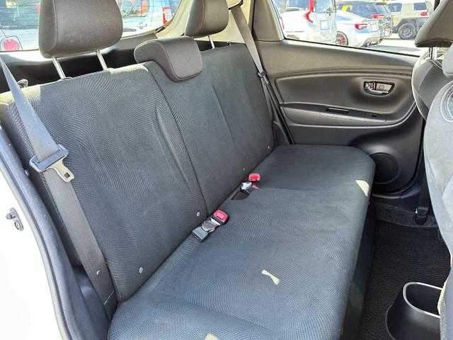 ヴィッツ ハイブリッドＵ　禁煙車　フルセグＴＶ　Ｂｌｕｅｔｏｏｔｈ　ＣＤ／ＤＶＤ　バックカメラ　ＥＴＣ　ドライブレコーダー前後　クルーズコントロール　運転席・助手席エアバッグ　衝突被害軽減ブレーキ　レーンキープアシスト（23枚目）