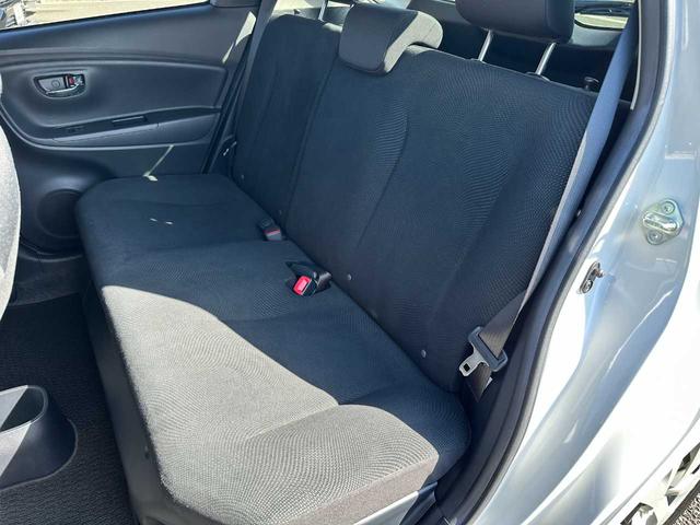 ヴィッツ ハイブリッドＵ　禁煙車　フルセグＴＶ　Ｂｌｕｅｔｏｏｔｈ　ＣＤ／ＤＶＤ　バックカメラ　ＥＴＣ　ドライブレコーダー前後　クルーズコントロール　運転席・助手席エアバッグ　衝突被害軽減ブレーキ　レーンキープアシスト（24枚目）