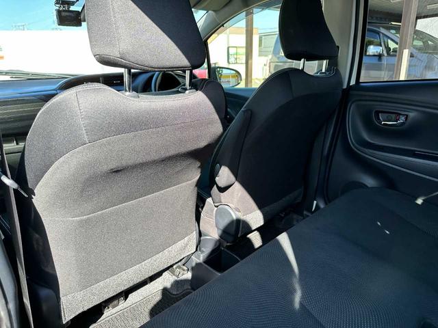 ヴィッツ ハイブリッドＵ　禁煙車　フルセグＴＶ　Ｂｌｕｅｔｏｏｔｈ　ＣＤ／ＤＶＤ　バックカメラ　ＥＴＣ　ドライブレコーダー前後　クルーズコントロール　運転席・助手席エアバッグ　衝突被害軽減ブレーキ　レーンキープアシスト（27枚目）