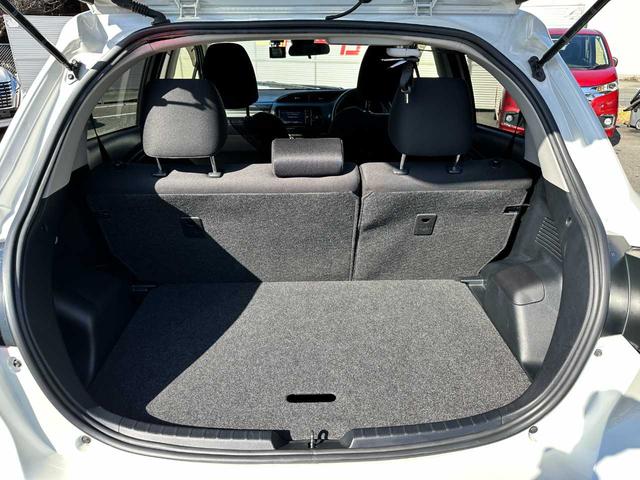 ヴィッツ ハイブリッドＵ　禁煙車　フルセグＴＶ　Ｂｌｕｅｔｏｏｔｈ　ＣＤ／ＤＶＤ　バックカメラ　ＥＴＣ　ドライブレコーダー前後　クルーズコントロール　運転席・助手席エアバッグ　衝突被害軽減ブレーキ　レーンキープアシスト（28枚目）