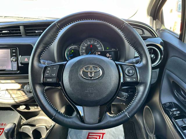 ヴィッツ ハイブリッドＵ　禁煙車　フルセグＴＶ　Ｂｌｕｅｔｏｏｔｈ　ＣＤ／ＤＶＤ　バックカメラ　ＥＴＣ　ドライブレコーダー前後　クルーズコントロール　運転席・助手席エアバッグ　衝突被害軽減ブレーキ　レーンキープアシスト（32枚目）