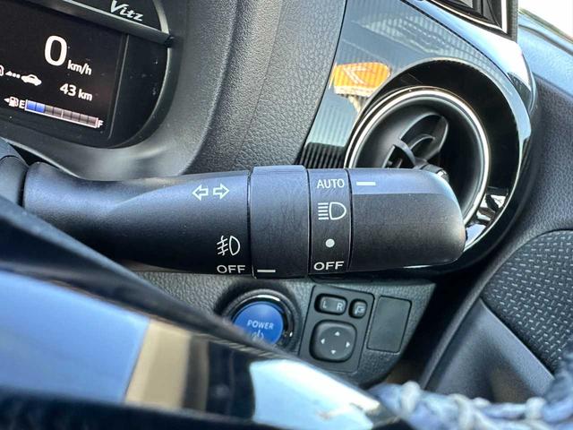 ヴィッツ ハイブリッドＵ　禁煙車　フルセグＴＶ　Ｂｌｕｅｔｏｏｔｈ　ＣＤ／ＤＶＤ　バックカメラ　ＥＴＣ　ドライブレコーダー前後　クルーズコントロール　運転席・助手席エアバッグ　衝突被害軽減ブレーキ　レーンキープアシスト（38枚目）