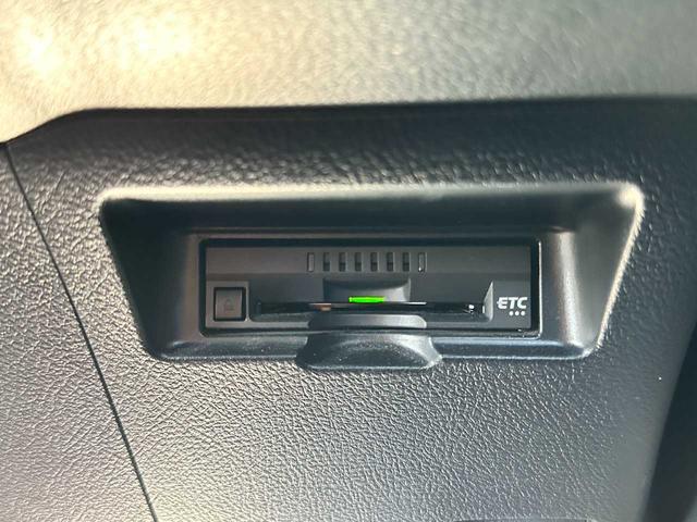 ヴィッツ ハイブリッドＵ　禁煙車　フルセグＴＶ　Ｂｌｕｅｔｏｏｔｈ　ＣＤ／ＤＶＤ　バックカメラ　ＥＴＣ　ドライブレコーダー前後　クルーズコントロール　運転席・助手席エアバッグ　衝突被害軽減ブレーキ　レーンキープアシスト（48枚目）