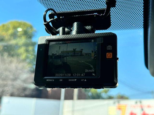 ヴィッツ ハイブリッドＵ　禁煙車　フルセグＴＶ　Ｂｌｕｅｔｏｏｔｈ　ＣＤ／ＤＶＤ　バックカメラ　ＥＴＣ　ドライブレコーダー前後　クルーズコントロール　運転席・助手席エアバッグ　衝突被害軽減ブレーキ　レーンキープアシスト（49枚目）