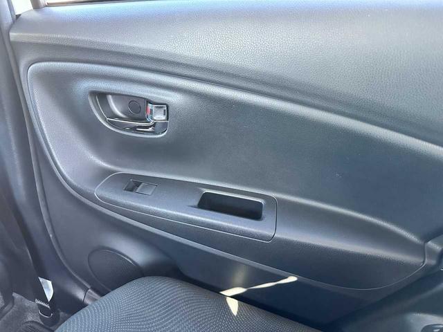 ヴィッツ ハイブリッドＵ　禁煙車　フルセグＴＶ　Ｂｌｕｅｔｏｏｔｈ　ＣＤ／ＤＶＤ　バックカメラ　ＥＴＣ　ドライブレコーダー前後　クルーズコントロール　運転席・助手席エアバッグ　衝突被害軽減ブレーキ　レーンキープアシスト（56枚目）