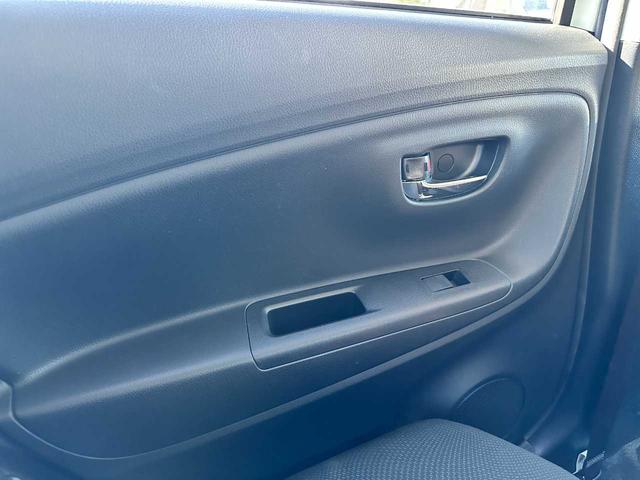 ヴィッツ ハイブリッドＵ　禁煙車　フルセグＴＶ　Ｂｌｕｅｔｏｏｔｈ　ＣＤ／ＤＶＤ　バックカメラ　ＥＴＣ　ドライブレコーダー前後　クルーズコントロール　運転席・助手席エアバッグ　衝突被害軽減ブレーキ　レーンキープアシスト（57枚目）