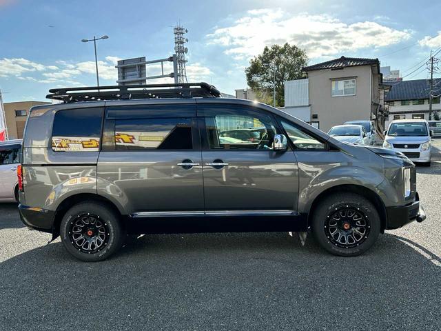 デリカＤ：５ Ｐ　禁煙車　フルセグＴＶ　全方位バックカメラ　Ｂｌｕｅｔｏｏｔｈ　後席モニター　アダプティブクルーズコントロール　衝突被害軽減ブレーキ　アクセル踏み間違い防止装置　両側電動スライドドア（4枚目）