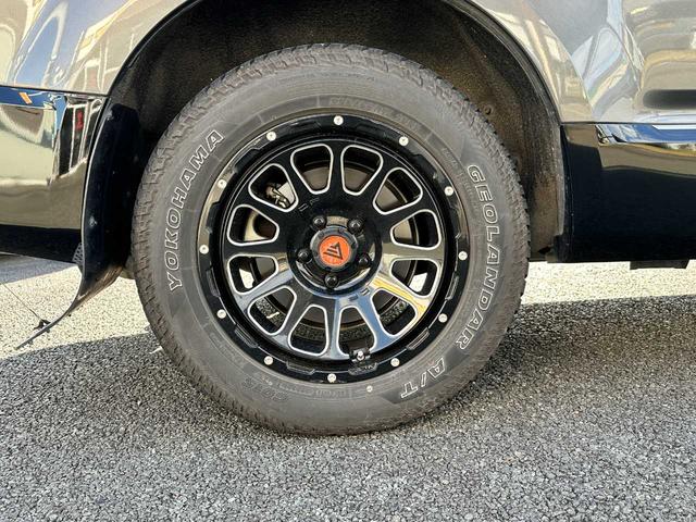 デリカＤ：５ Ｐ　禁煙車　フルセグＴＶ　全方位バックカメラ　Ｂｌｕｅｔｏｏｔｈ　後席モニター　アダプティブクルーズコントロール　衝突被害軽減ブレーキ　アクセル踏み間違い防止装置　両側電動スライドドア（10枚目）