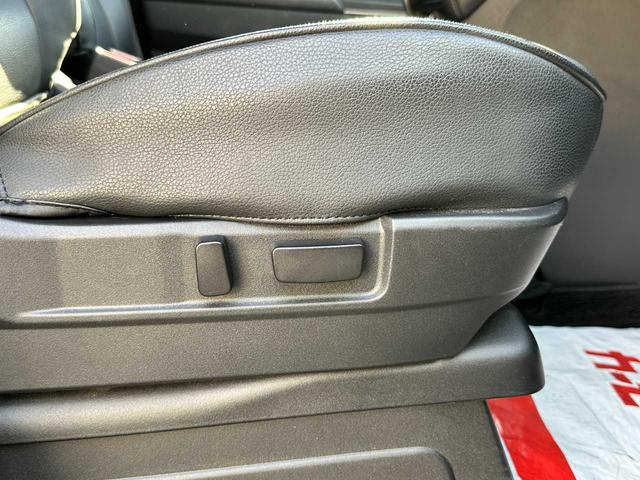 デリカＤ：５ Ｐ　禁煙車　フルセグＴＶ　全方位バックカメラ　Ｂｌｕｅｔｏｏｔｈ　後席モニター　アダプティブクルーズコントロール　衝突被害軽減ブレーキ　アクセル踏み間違い防止装置　両側電動スライドドア（22枚目）