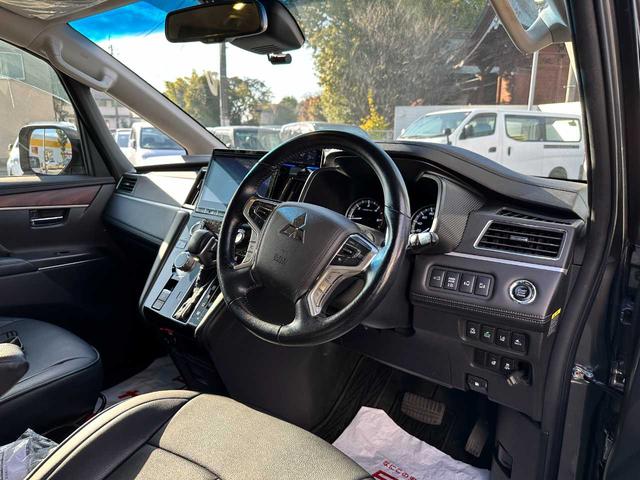 デリカＤ：５ Ｐ　禁煙車　フルセグＴＶ　全方位バックカメラ　Ｂｌｕｅｔｏｏｔｈ　後席モニター　アダプティブクルーズコントロール　衝突被害軽減ブレーキ　アクセル踏み間違い防止装置　両側電動スライドドア（24枚目）