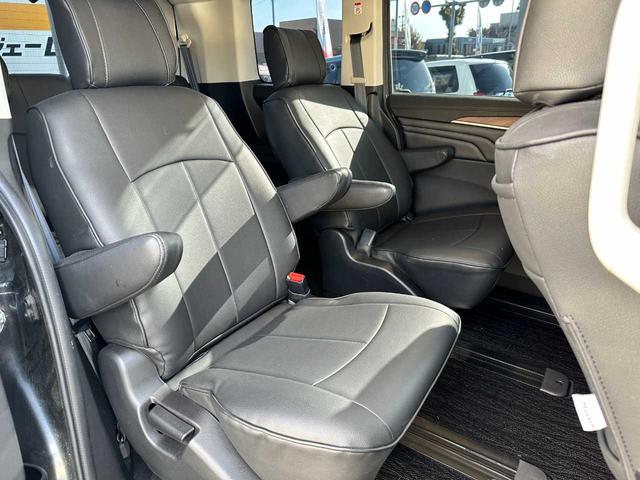 デリカＤ：５ Ｐ　禁煙車　フルセグＴＶ　全方位バックカメラ　Ｂｌｕｅｔｏｏｔｈ　後席モニター　アダプティブクルーズコントロール　衝突被害軽減ブレーキ　アクセル踏み間違い防止装置　両側電動スライドドア（26枚目）