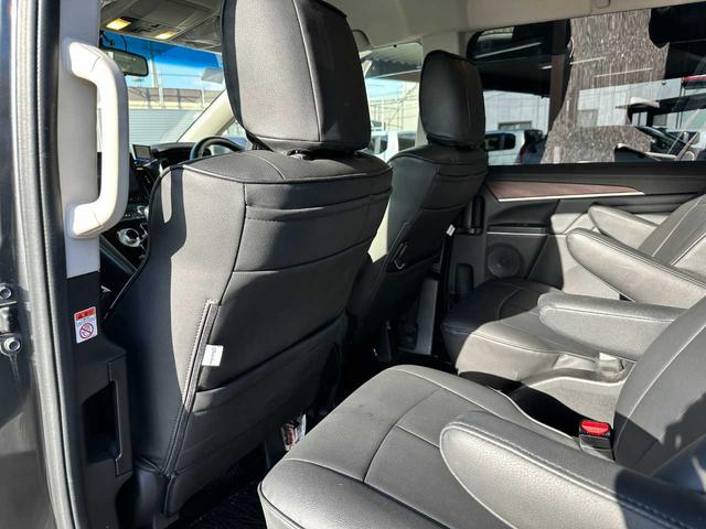 デリカＤ：５ Ｐ　禁煙車　フルセグＴＶ　全方位バックカメラ　Ｂｌｕｅｔｏｏｔｈ　後席モニター　アダプティブクルーズコントロール　衝突被害軽減ブレーキ　アクセル踏み間違い防止装置　両側電動スライドドア（30枚目）