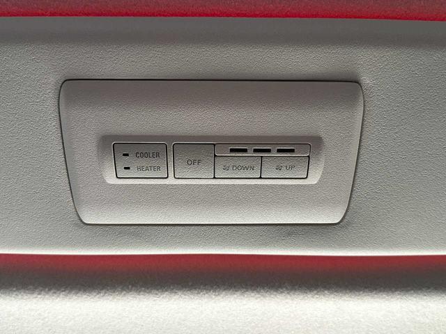 デリカＤ：５ Ｐ　禁煙車　フルセグＴＶ　全方位バックカメラ　Ｂｌｕｅｔｏｏｔｈ　後席モニター　アダプティブクルーズコントロール　衝突被害軽減ブレーキ　アクセル踏み間違い防止装置　両側電動スライドドア（70枚目）