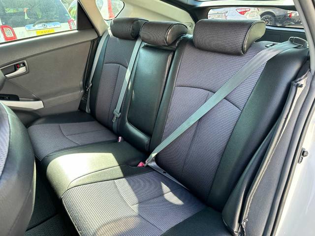 プリウス S 禁煙車 SDナビ ワンセグTV ETC 運転席・助手席エアバッグ サイドエアバッグ カーテンエアバッグ(22枚目)