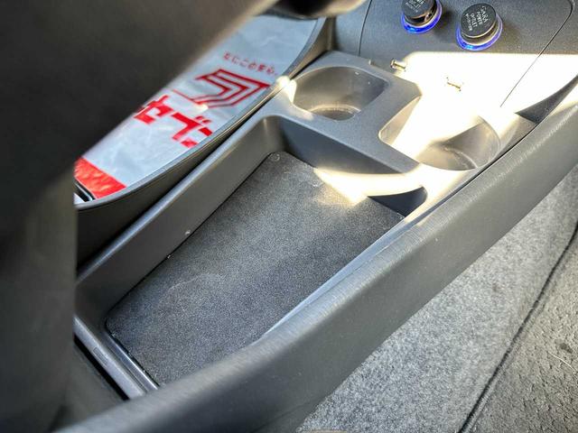 プリウス S 禁煙車 SDナビ ワンセグTV ETC 運転席・助手席エアバッグ サイドエアバッグ カーテンエアバッグ(52枚目)